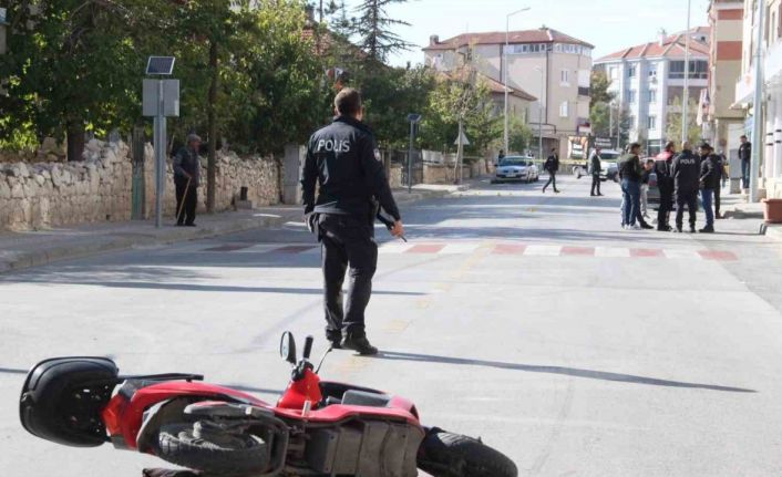 Karaman’da bir iş yerine silahla ateş edildi, yoldan geçen kurye vuruldu