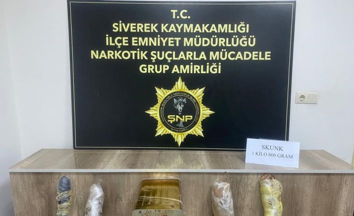 Şanlıurfa’da turşu tenekesine gizlenmiş 1 kilo 800 gram skunk ele geçirildi