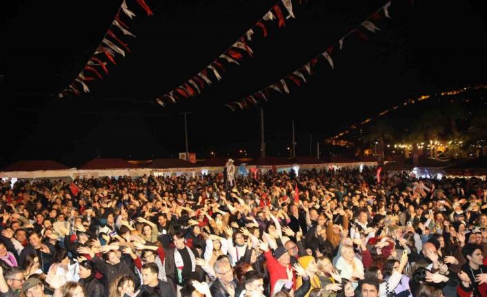 13. Alanya Uluslararası Yeni Yıl Pazarı renkli görüntülere sahne oldu