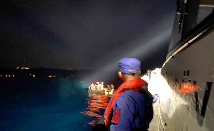 Ayvacık açıklarında Yunan unsurlarınca ölüme terk edilen 49 kaçak göçmen kurtarıldı