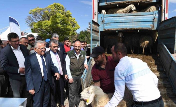 Başkan Büyükkılıç: "9 bin 850 hayvan işletmesinin su faturalarının yarısını büyükşehir ödedi"