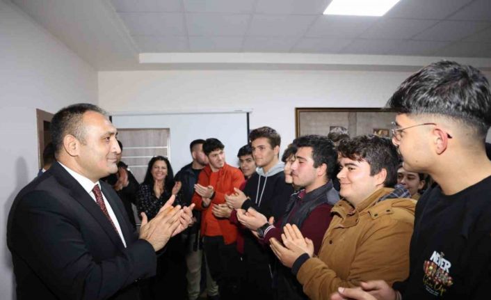 Başkan Yılmaz, Toroslar Akademi Eğitim Merkezi’nde gençlerle bir araya geldi