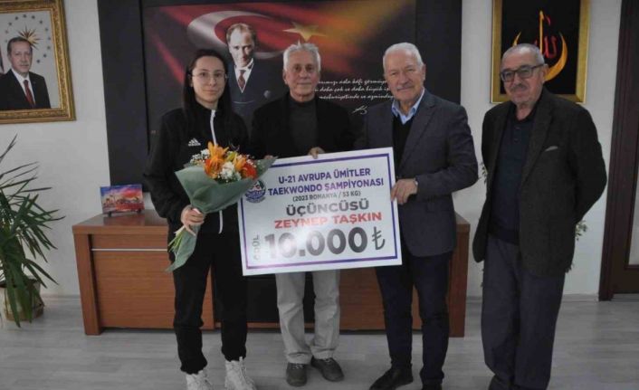Başkan Yılmaz, U-21 Ümitler Avrupa Şampiyonasında 3’üncü olan Tekvandocu Zeynep Taşkın’ı tebrik etti