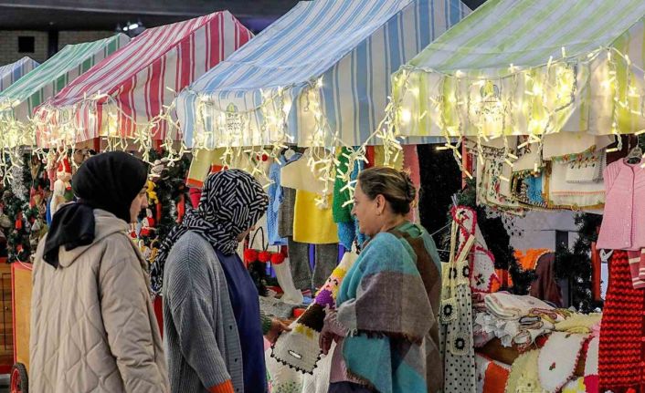 Bayraklılı kadınlardan yeni yıl sergisi