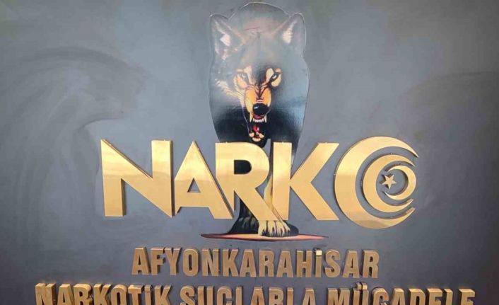 Eve yapılan uyuşturucu baskınında 1257 adet uyuşturucu hap da ele geçirildi