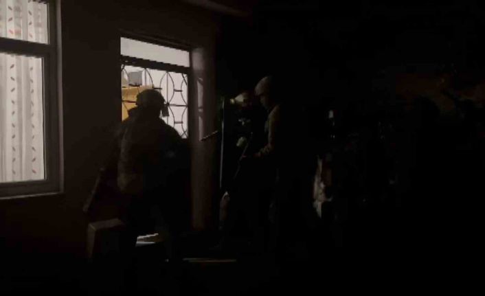 Hırsızlık çetesi aynı aileden çıktı...3.5 milyonluk vurgun yapan çeteyi Bursa polisi çökertti