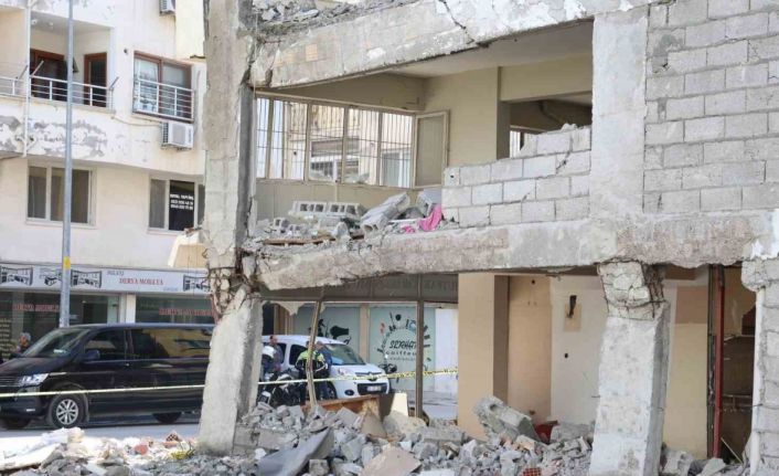 Kolonları parçalanan ve ayakta güçlükle duran binanın ’hasarsız’ olduğu gerekçesiyle mahkemeye verilmesi hayrete düşürdü