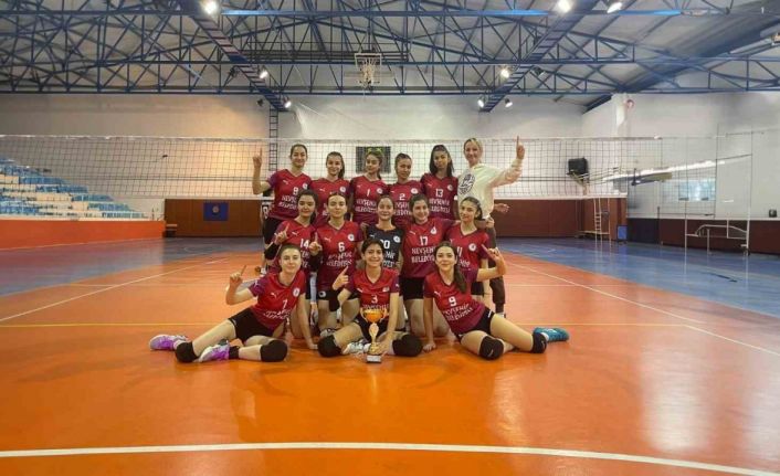 Nevşehir Belediyesi Gençlik ve Spor Kulübü Yıldız Kız Voleybol Takımı namağlup şampiyon