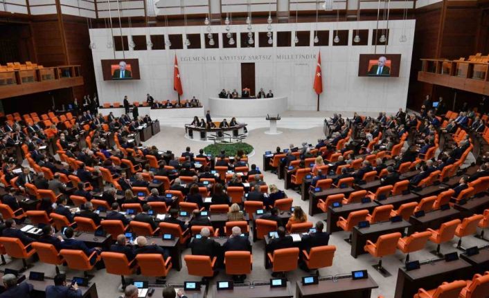 Son 7 ayda Meclis’te 600 milletvekilinden 61’i partilerden istifa etti