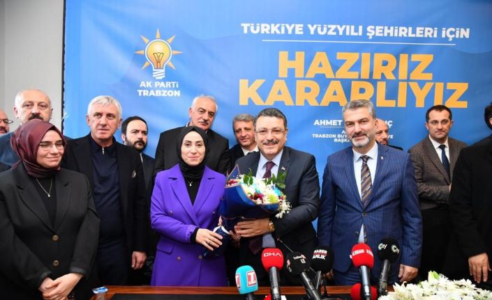 AK Parti’nin Trabzon Büyükşehir Belediye Başkan Adayı Ahmet Metin Genç basının karşısına çıktı
