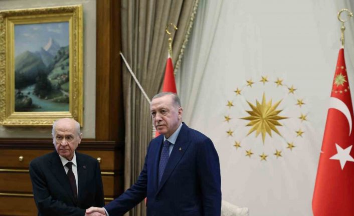 Cumhurbaşkanı Recep Tayyip Erdoğan, Cumhurbaşkanlığı Külliyesi’nde MHP Genel Başkanı Devlet Bahçeli’yi kabul etti.