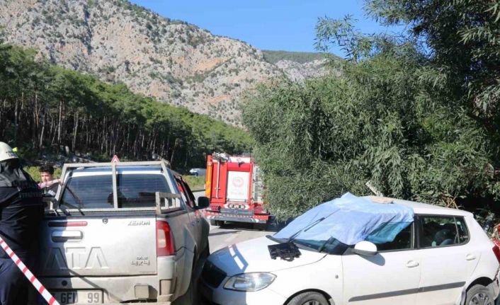 Piknik yolundaki feci kazada 1 kişi öldü, olay yerine koşan kızı gözyaşlarına boğuldu
