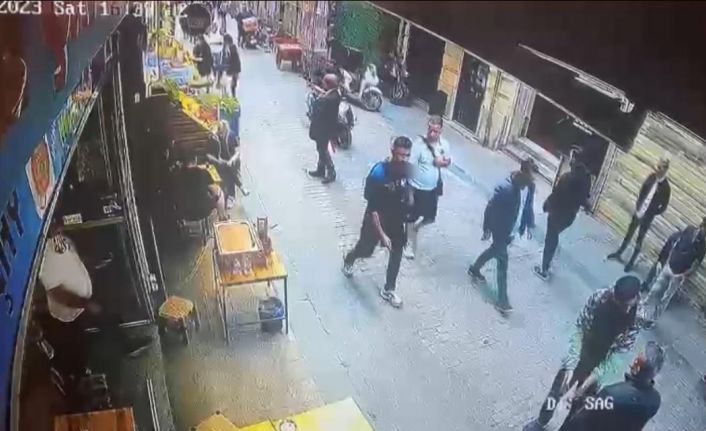 Taksim’de turistin yaşadığı dehşet kamerada: Otel yalanıyla kandırıp barda gasbedip darp ettiler