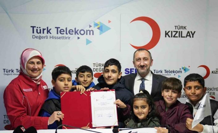 Türk Telekom ve Kızılay’dan deprem bölgesindeki öğrencilere eğitim ve teknoloji desteği