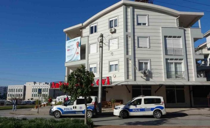 2 yıl önce ayrıldığı 2 çocuk annesi eşini, tabanca ile vurarak öldürdü