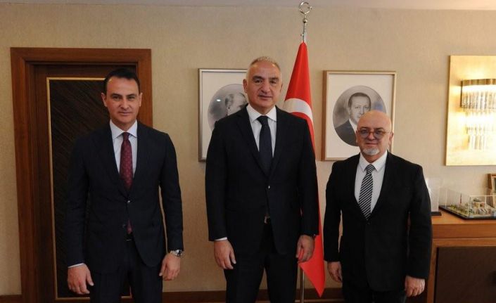 Bakan Ersoy, Sinema Genel Müdürü Güven ve Telif Hakları Genel Müdürü Yılmaz ile görüştü
