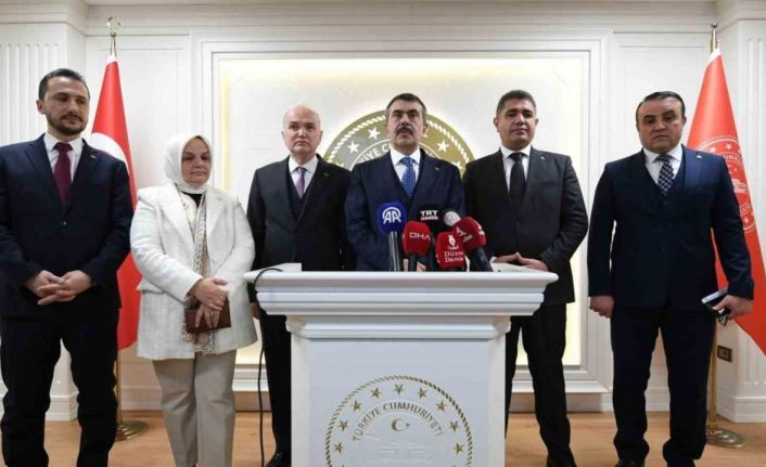 Bakan Yusuf Tekin vatandaşlara seslendi: "Hep beraber taşın altına elimizi koyalım"