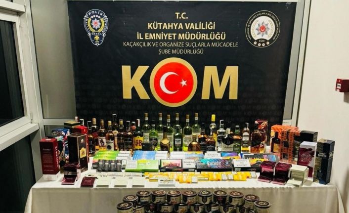 Kütahya’da sosyal medya üzerinden elektronik sigara ve kaçak emtia satışı yapan şahıs yakalandı