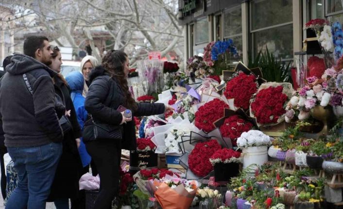 (Özel) Sevgililer Günü’nde çiçek almak isteyen aşıklar 1000 lirayı gözden çıkaracak