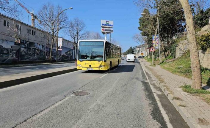 Sarıyer’de kazadan kaçarken ters yöne giren İETT otobüsü hafif ticari araçla kafa kafaya çarpıştı