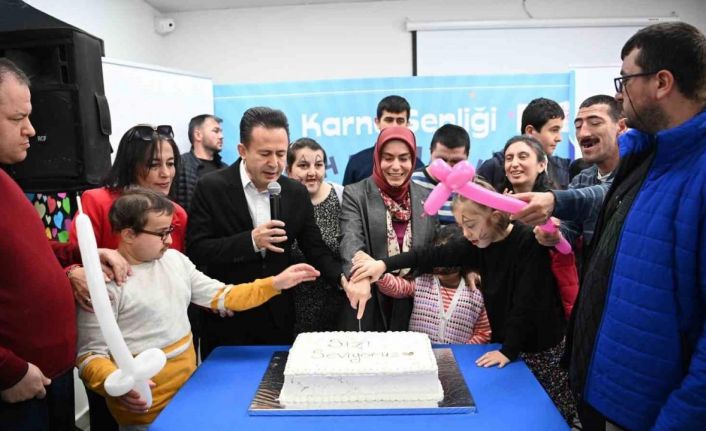 Tuzla’da özel öğrencilerin karne mutluluğu