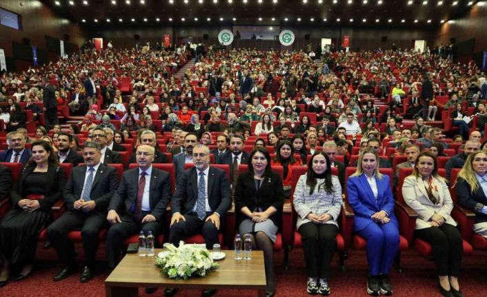 Bakan Işıkhan: “Her kesimi ‘istismar edilebilir’ olarak gören CHP zihniyeti hiç değişmiyor”