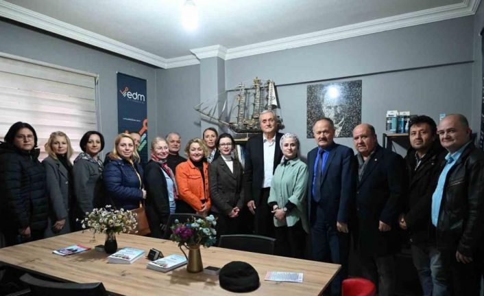 Başkan Bakkalcıoğlu Bozüyük Dostları ve Dodurgalılar Derneği’ni ziyaret etti