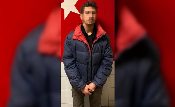 Beylikdüzü’nde markete giren hırsız çaldığı ürünleri çantaya ve göğsüne sakladı