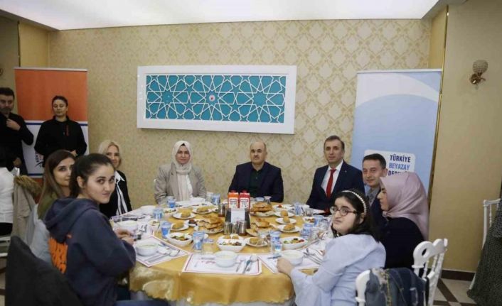 Çorum Valisi Dağlı’dan özel gereksinimli bireylere özel ilgi