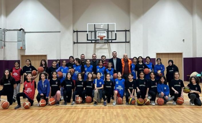 Düzce’de yetenekli ve gelişim vaat eden sporcu adaylarına basketbol eğitimi