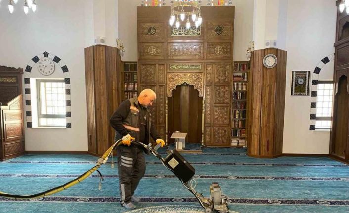 Elazığ Belediyesi camilerde Ramazan hazırlığını sürdürüyor