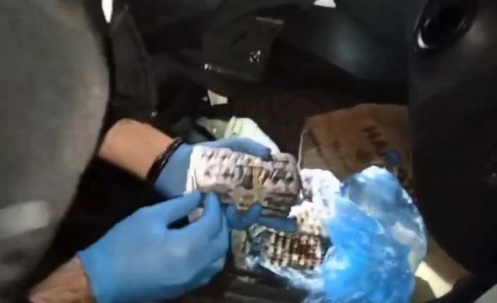 Kastamonu’da durdurulan araçtan 555 adet uyuşturucu hap ele geçirildi: 2 gözaltı