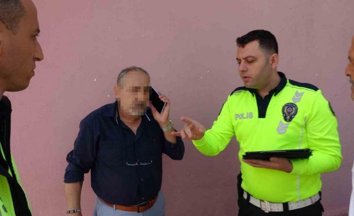 Kaza yapan araçtan çıkıp, "Kim kaza yaptı, ben neredeyim, benim eşim kim" diye sordu