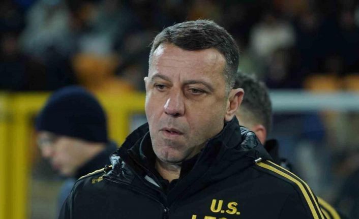 Lecce, Thomas Henry’e kafa atan Roberto D’Aversa’nın görevine son verdi