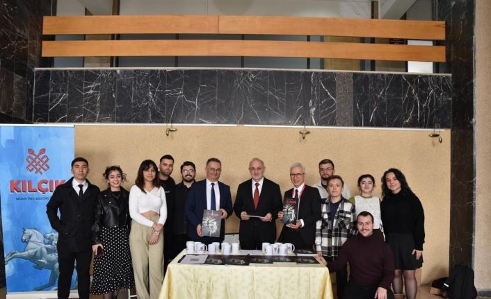 Rektör Ünal: "Hekimlerimiz toplum sağlığı adına en ön saflarda mücadele ediyor"