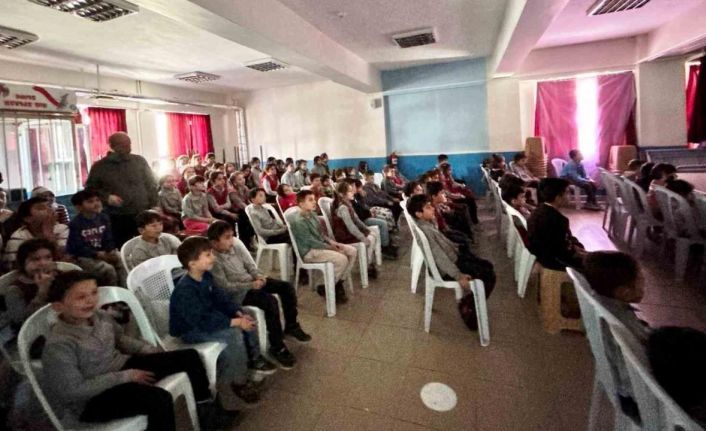 Simav’da ilk ve ortaokul öğrencilerine bağımlılıkla mücadele anlatıldı