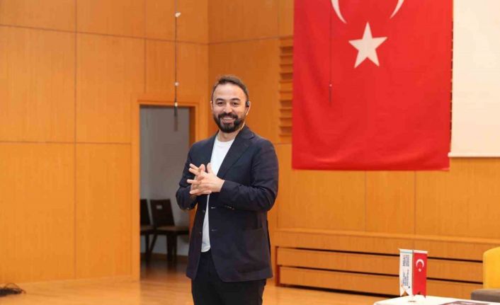 Doç. Dr. Özgür Bolat Sivas’ta "Mutlu ve başarılı çocuk nasıl yetiştirilir?" semineri ile ailelerle buluştu