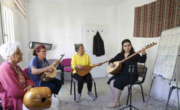 Mersin’de kadınlara bağlama kursu