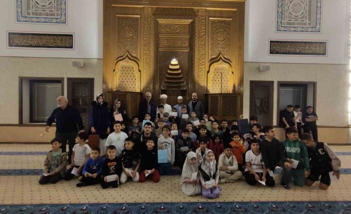 (Özel) Bursa’da teravih namazına en çok gelen çocuklara tablet ve akıllı saat ödülü
