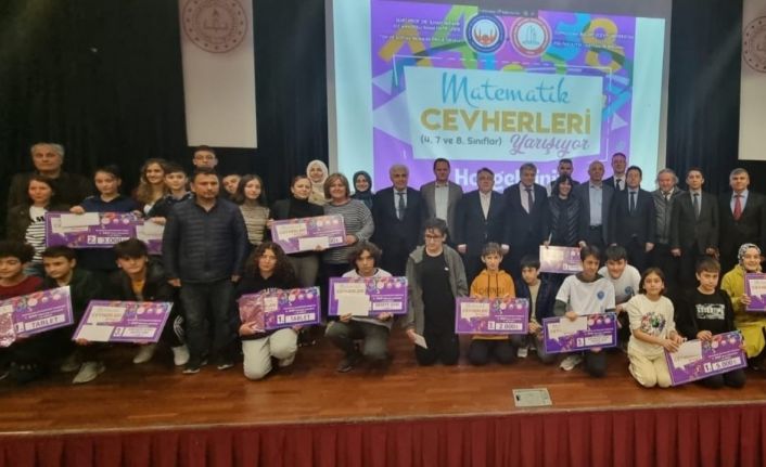 Rektör Özölçer “Matematik Cevherleri”ne ödüllerini takdim etti