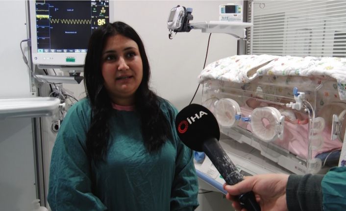 454 gram doğan Melek Mucize bebek, hayata dört elle sarıldı
