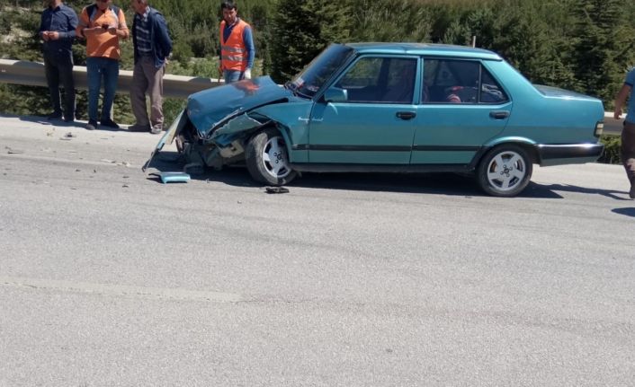 Burdur’da kavşakta iki otomobil çarpıştı: 1 yaralı