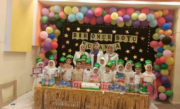 Kur’an-ı Kerim okumasını öğrenen öğrenciler için tören düzenlendi