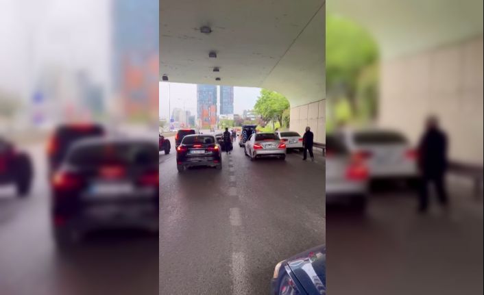 Maltepe’de E5 karayolunu kapatan düğün konvoyu kamerada