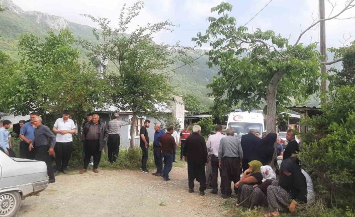 Osmaniye’de facia bir ev ve çevresinde silahla vurulmuş 3 ceset bulundu