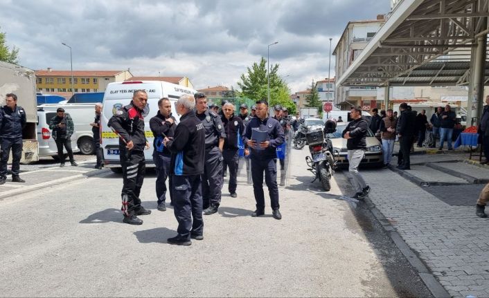 Pazarcılar arasında kız alıp verme meselesinden dolayı kavga: 1’i silahla, 4 yaralı