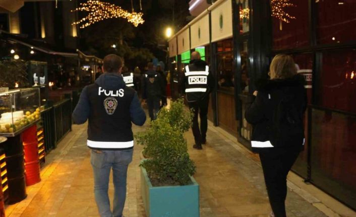 Polis ekipleri 6 bin 762 şüpheliyi sorgulayıp bin 93 aracı kontrol etti