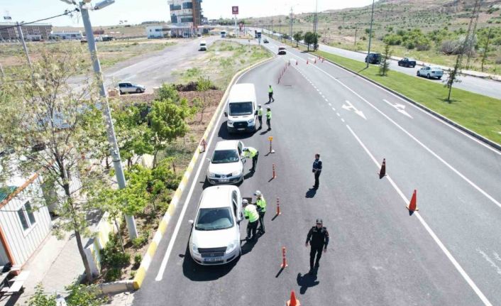 Polislerden sürücülere ceza değil ’şeker’