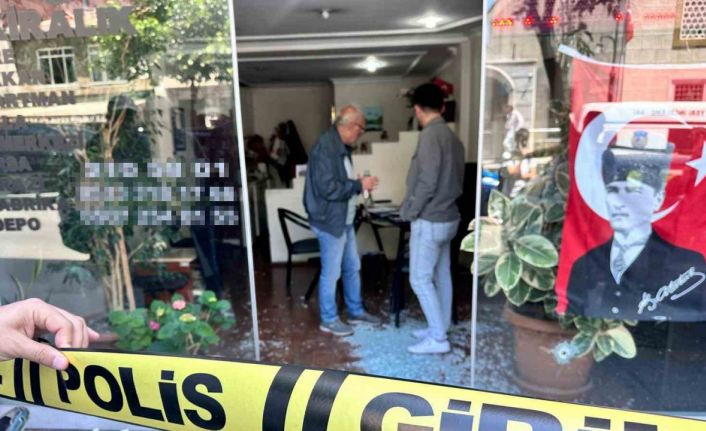 Şişli’de emlakçıya silahlı saldırı kamerada: Kimseyle husumeti olmadığını söyleyen emlakçı şaşkına döndü