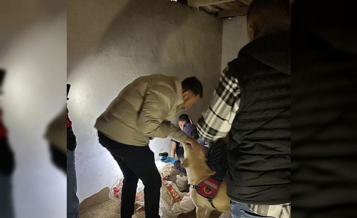 Tüm ekiplerin 7 saat boyunca aradığı çocuk çoban samanlıkta uyurken bulundu